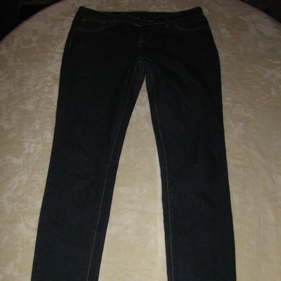 Ladies Mid Rise Skinny Jeans Size 9 $5.00 AS An ADD ON - Picture 1 of 3